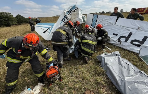 Avião cai em São José do Rio Preto e deixa dois mortos