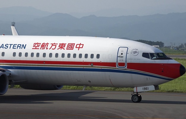 Avião com 132 pessoas a bordo cai no sul da China