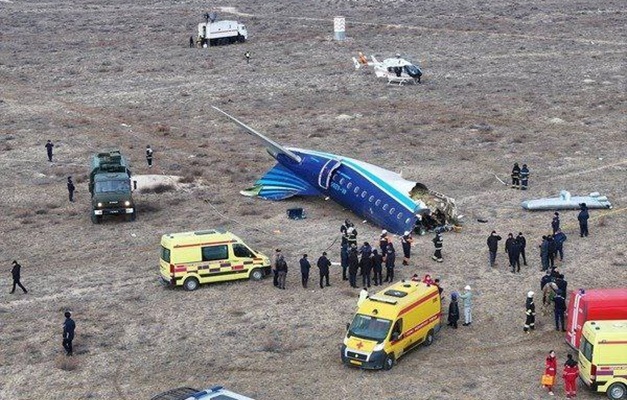 Avião com 67 pessoas cai no Cazaquistão