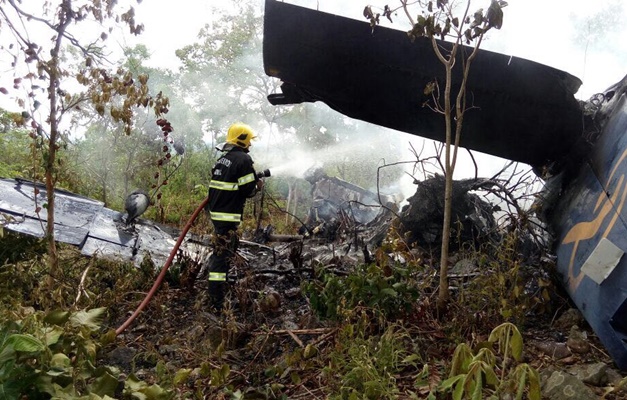 Avião com quatro passageiros cai na cidade de Goiás 