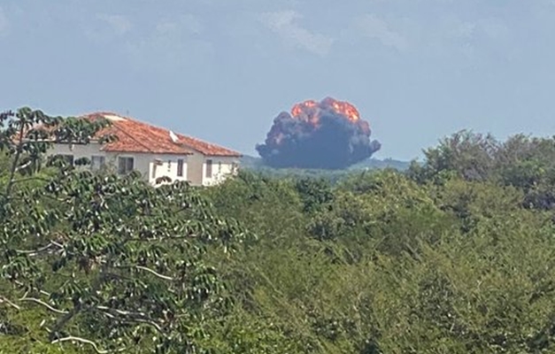 Avião da FAB cai perto da Base de Parnamirim, no Rio Grande do Norte