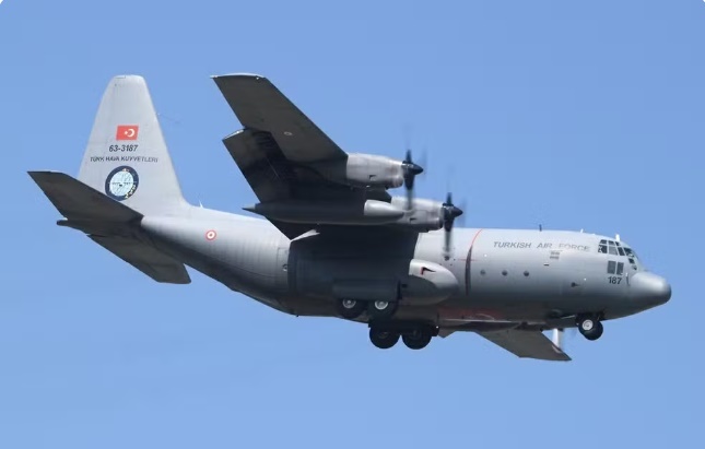 Avião de carga militar da Turquia cai perto da fronteira entre Azerbaijão e Geórgia
