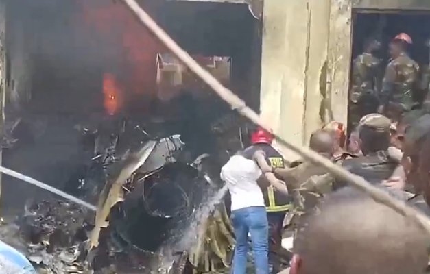 Avião militar cai em escola em Bangladesh e deixa ao menos 19 mortos