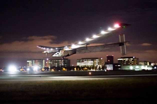 Avião movido a energia solar faz trajeto pelos EUA