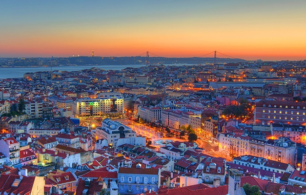 Azul anuncia aumento de oferta de voos semanais para Lisboa