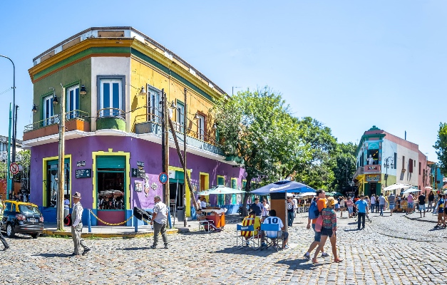 Azul terá voos diretos do Recife para Buenos Aires e Montevidéu