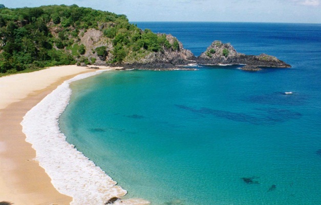 Baía do Sancho, em Fernando de Noronha, é eleita a melhor praia do mundo