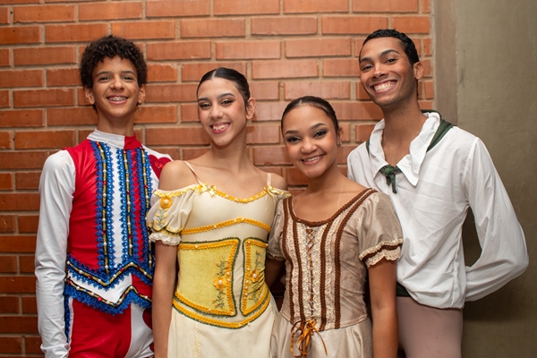 Bailarinos de Goiás brilham em prévia rumo ao festival de Joinville; veja