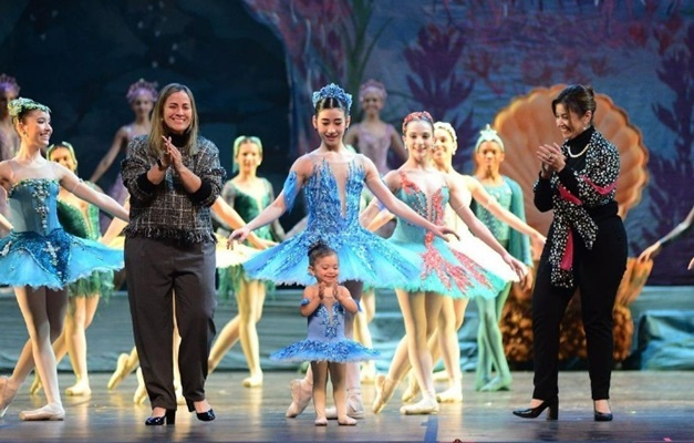 Bailarinos do Basileu França participam do Festival de Dança de Joinville