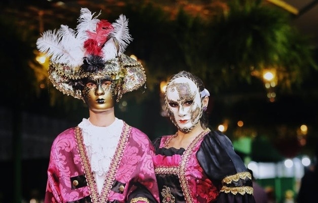 Baile de máscaras anima penúltimo dia do Festival Italiano de Nova Veneza