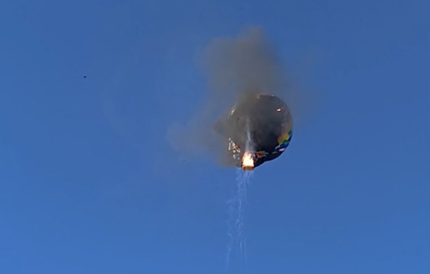 Balão com 21 pessoas pega fogo e cai em Santa Catarina