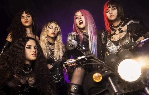 Banda de heavy metal Cobra Spell se apresenta em Goiânia