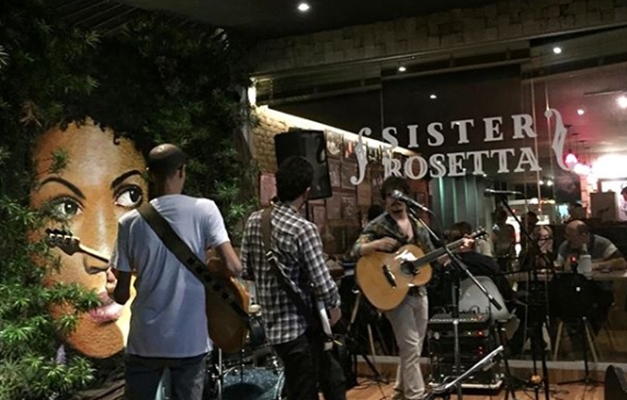 Banda 'Os Blankas' anima Réveillon no Sister Rosetta, em Goiânia