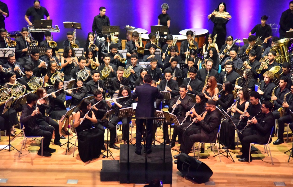 Banda Sinfônica de Aparecida celebra 10 anos com concerto emocionante
