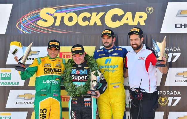 Barrichello conquista primeira vitória na temporada de 2017 da Stock Car