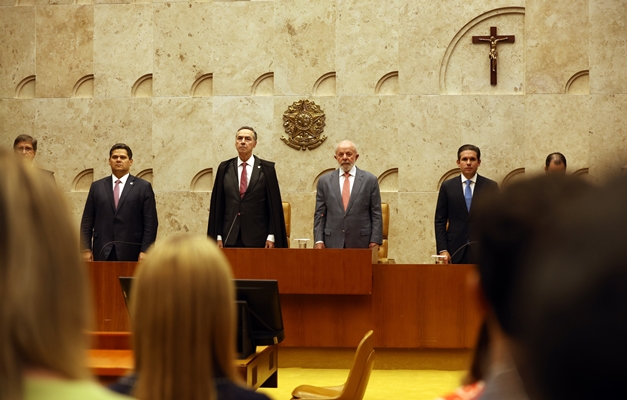 Barroso diz que Três Poderes estão unidos pelos princípios da Constituição