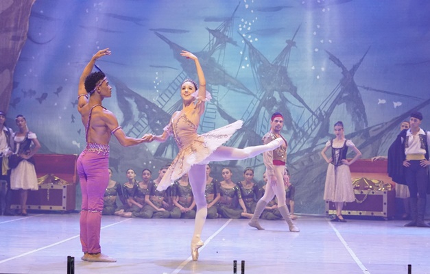 Basileu França abre temporada 2025 de balé com espetáculo “Coppélia”