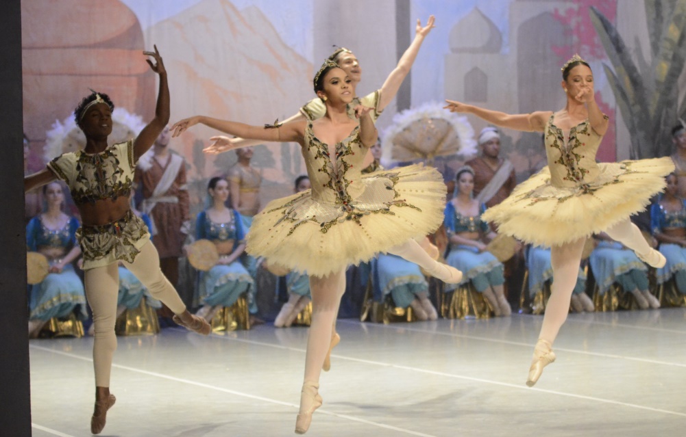 Basileu França e orquestras apresentam balé 'Le Corsaire' em Goiânia