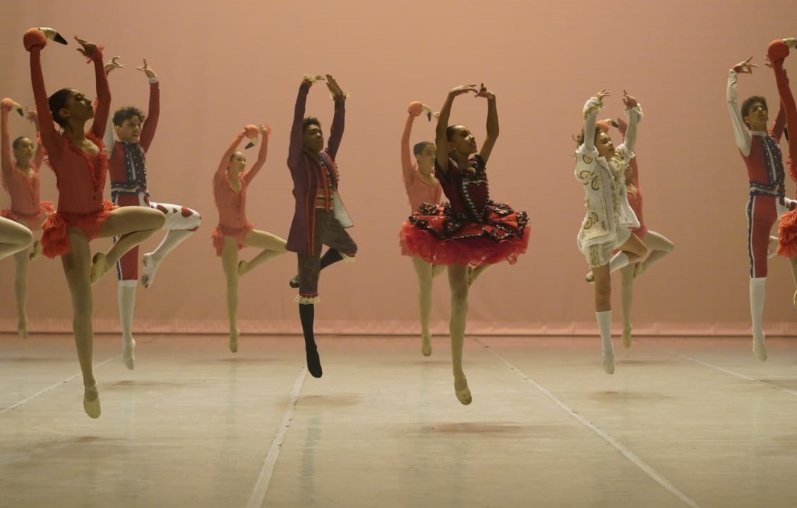 Basileu França é tetracampeão no maior festival de dança do mundo