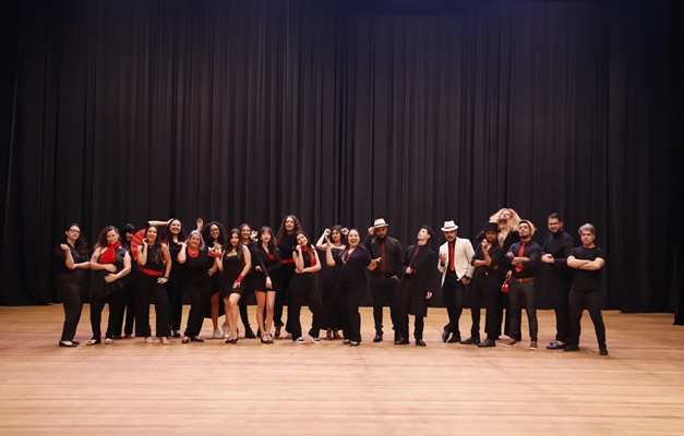 Basileu França estreia musical “Ópera do Malandro” em Goiânia