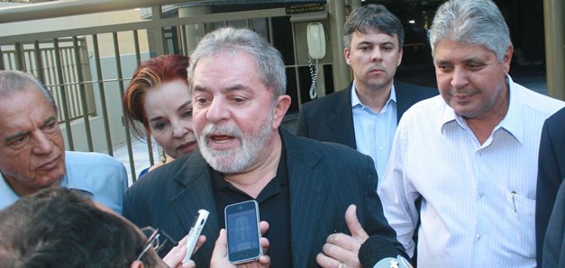 Ao lado de Lula, Alcides Rodrigues rompe silêncio