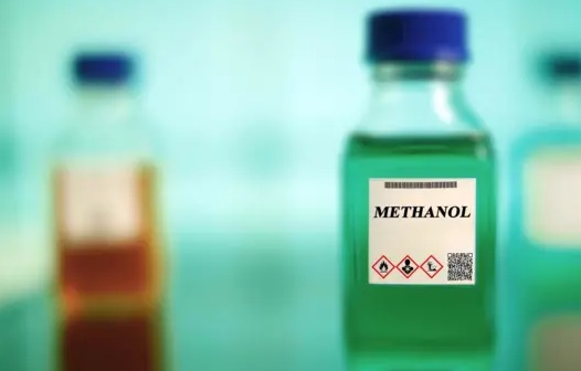 Bebida com metanol: especialista alerta para risco de cegueira