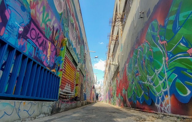 Becos do Centro são espaços de arte e lazer em Goiânia