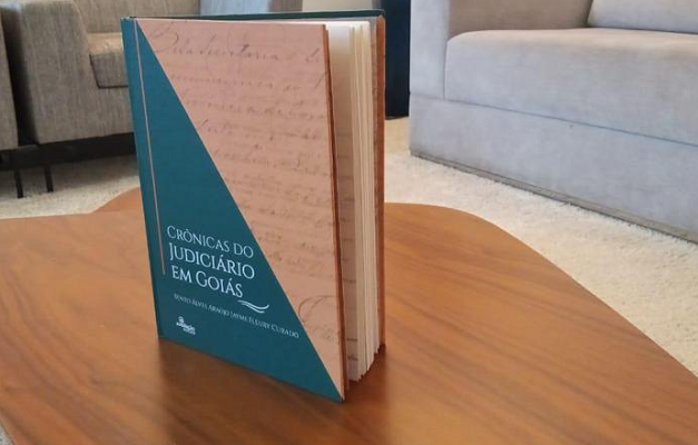 Bento Fleury lança o livro 'Crônicas do Judiciário em Goiás'