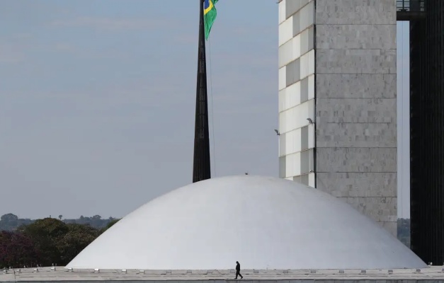 Bets são cassinos instalados dentro das casas, diz presidente da CPI