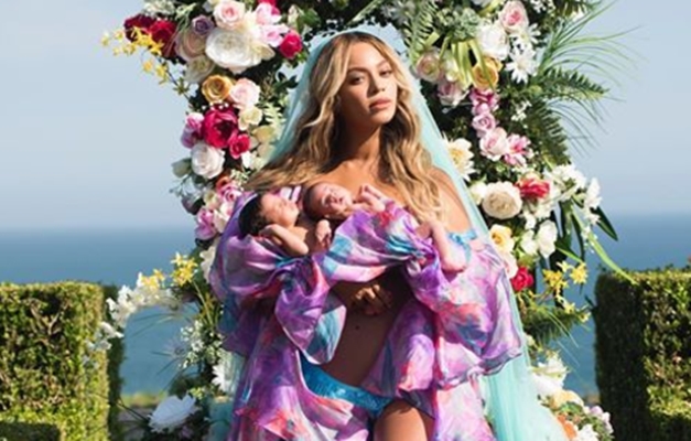 Beyoncé divulga primeira foto dos gêmeos no Instagram