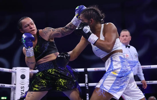 Bia Ferreira derrota argentina e é campeã mundial no boxe profissional