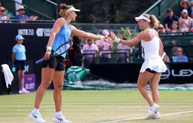 Bia Haddad conquista título de duplas femininas no WTA de Nottinhgam