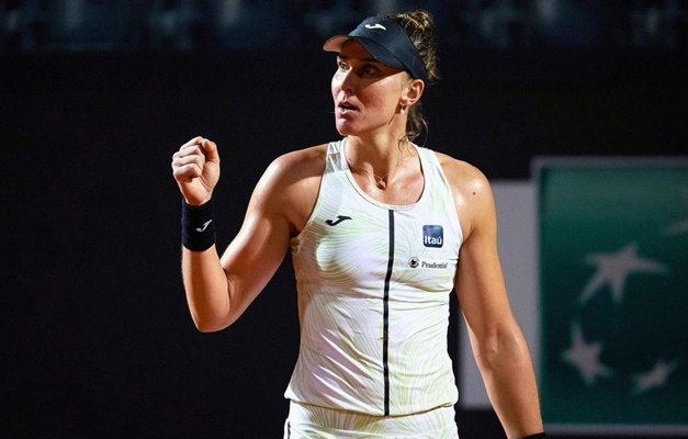 Bia Haddad derruba campeã de 2017 e estreia com vitória no US Open