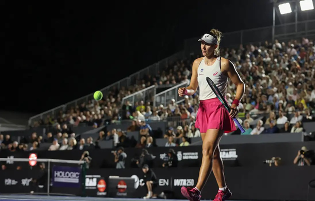 Bia Haddad supera Laura Pigossi e se torna única representante brasileira em simples no SP Open