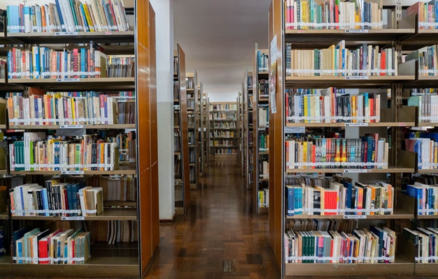 Biblioteca Pio Vargas realiza evento 'Do livro não me livro' em Goiânia