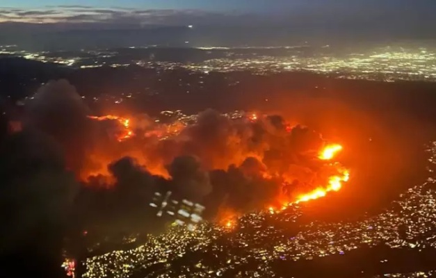 Biden assina decreto que reconhece situação de grande desastre após incêndios em Los Angeles