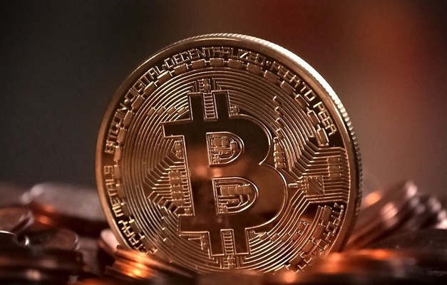 Bitcoin salta 8% e se aproxima da máxima histórica, com iminência de ETFs nos EUA