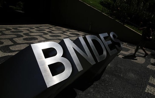BNDES e Agricultura anunciam linha em dólar com taxa fixa para financiar investimentos do agro