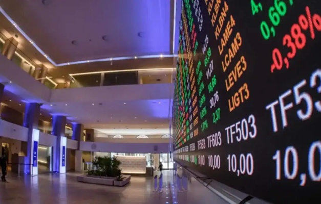 Bolsa atinge novo recorde histórico e se aproxima dos 140 mil pontos