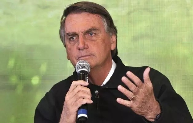 Bolsonaro alega perseguição e diz inquérito sobre tentativa de golpe é 'historinha'