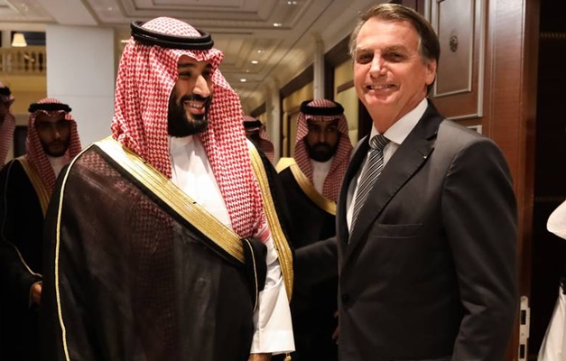 Bolsonaro convida polêmico príncipe saudita para visita em março
