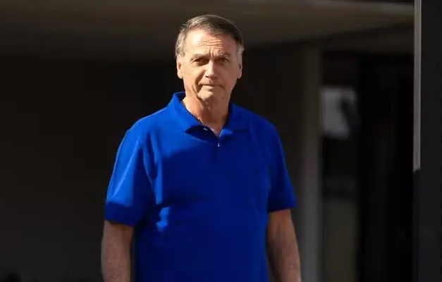 Bolsonaro diz estar acompanhando julgamento em casa