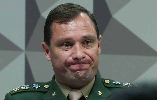 Bolsonaro diz que estratégia de confissão de Mauro Cid 'é camicase'