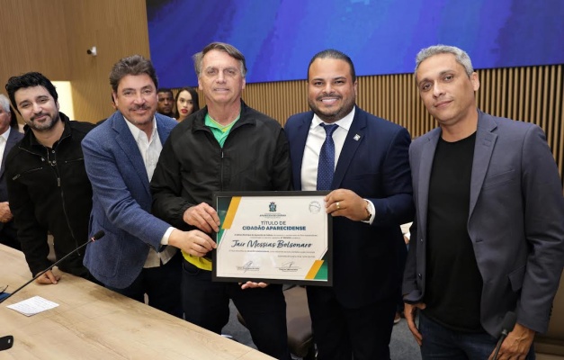 Bolsonaro é homenageado com o Título de Cidadão Aparecidense
