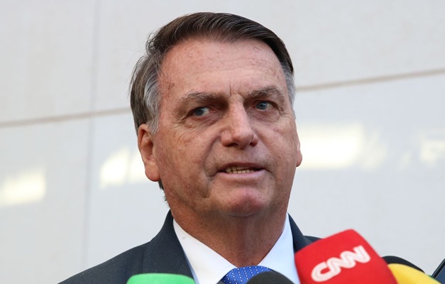 Bolsonaro é indiciado por fraude em cartão de vacinação por covid-19