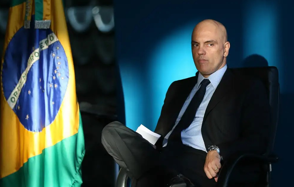 Bolsonaro fez flagrante confissão de obstrução de Justiça, diz Moraes