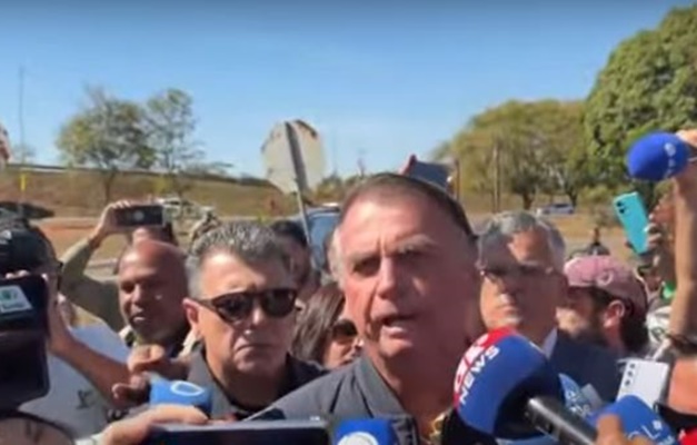 Bolsonaro: 'nunca pensei em sair do Brasil ou ir para embaixada'