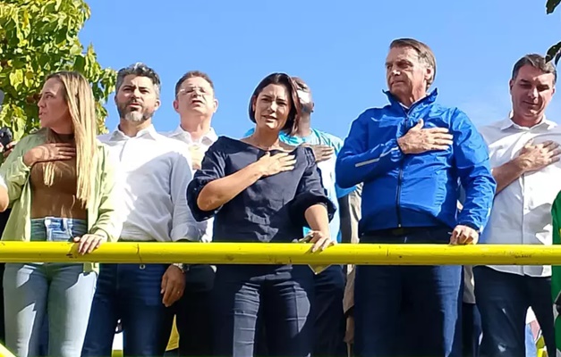 Bolsonaro participa de evento de motociclistas em Brasília