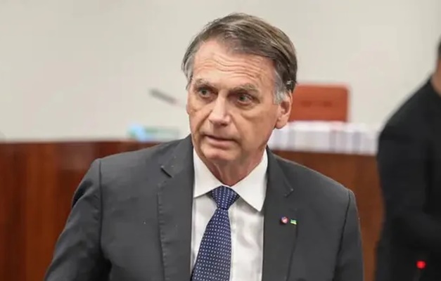 Bolsonaro pede ao STF para deixar prisão domiciliar e fazer exames após refluxo e soluços