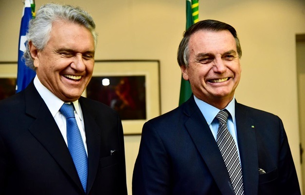Bolsonaro pede autorização a Moraes para receber visita de Caiado